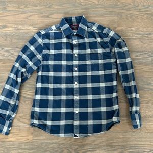 Untuckit Blue Shirt
